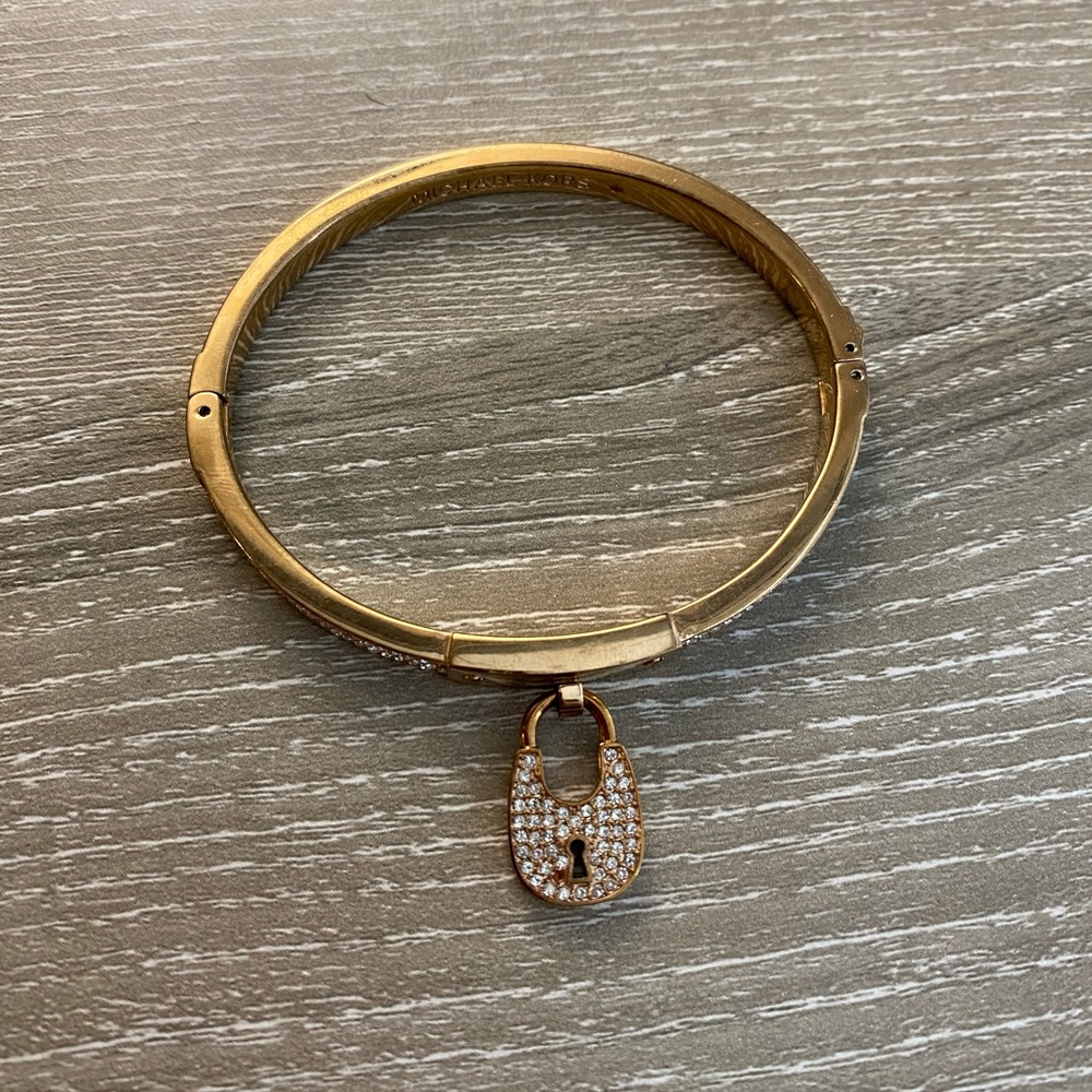 Michael kors clasp bangle in rose gold & crystals